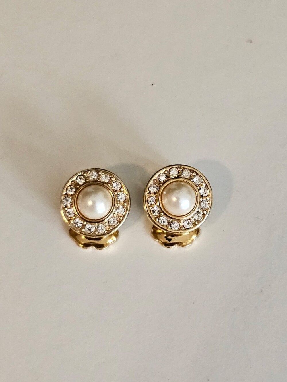 Christian Dior Vintage Clip On Small Faux Pearl and Crystal Earrings - Picture 4 of 16